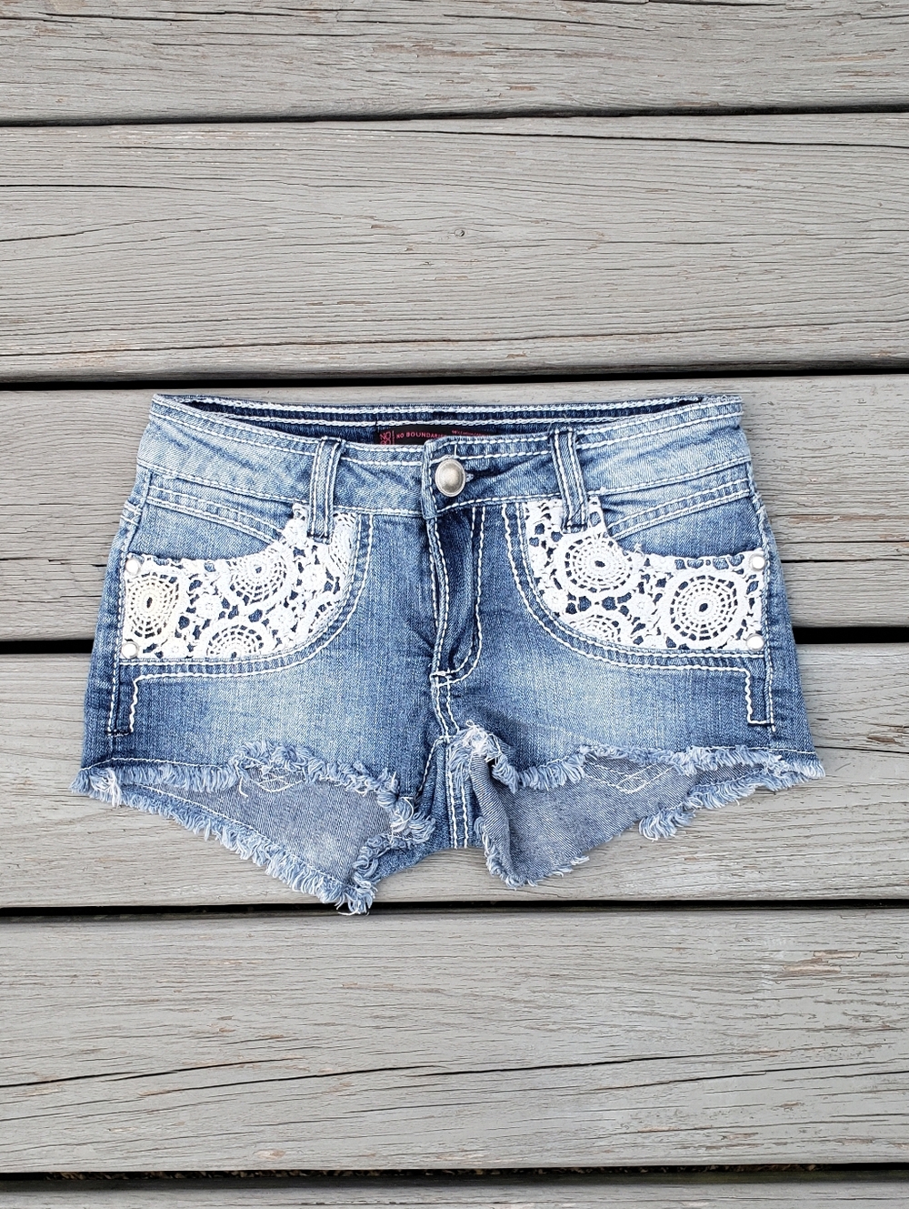 No Boundaries Low-Rise Cheeky Shorts Size 1